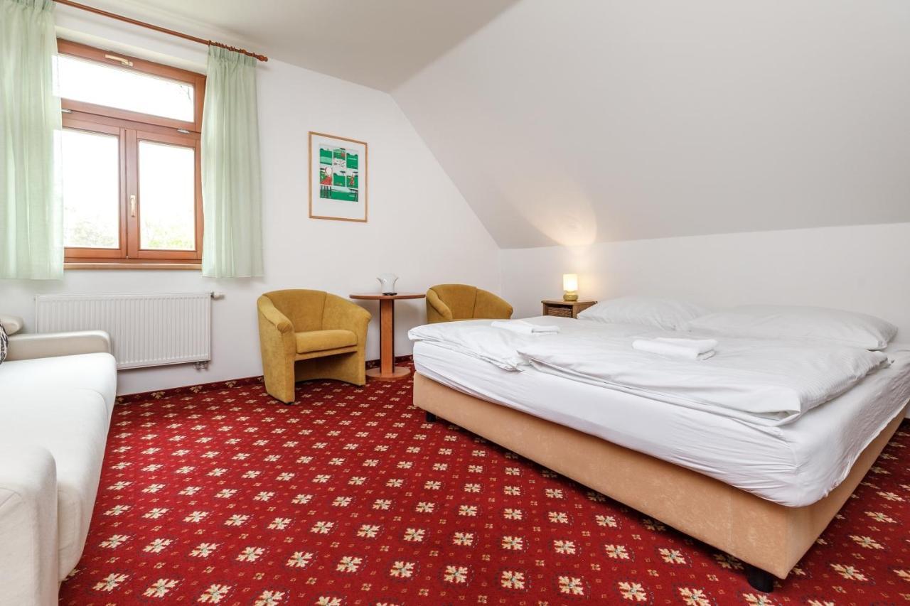 Farma Hory Hotell Karlsbad Exteriör bild